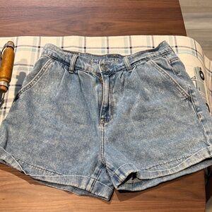 American Eagle mom shorts